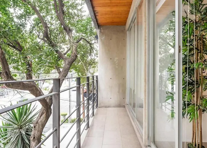 Modern 2 Bedroom Cozy Apartment