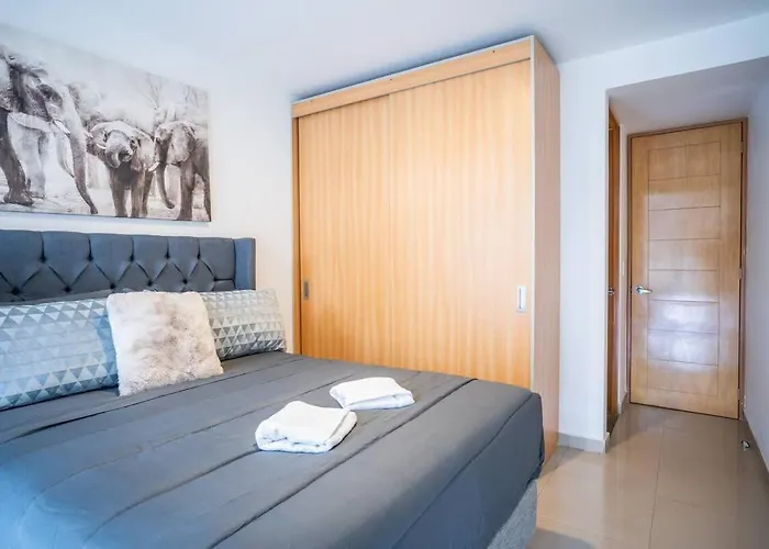 Apartment Modern 2 Bedroom Cozy *