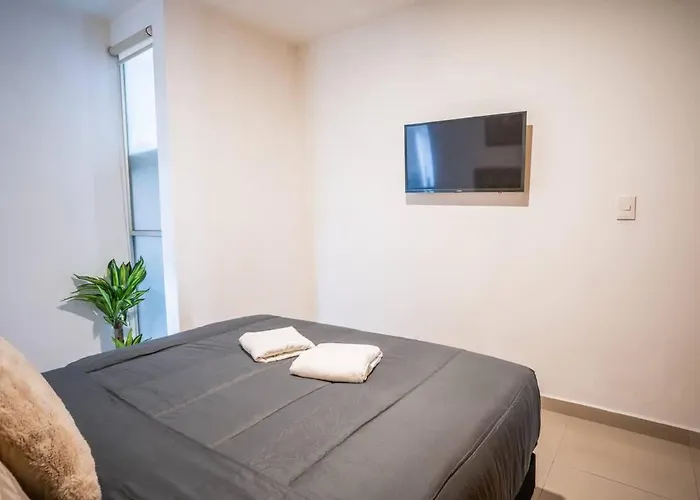 Modern 2 Bedroom Cozy *