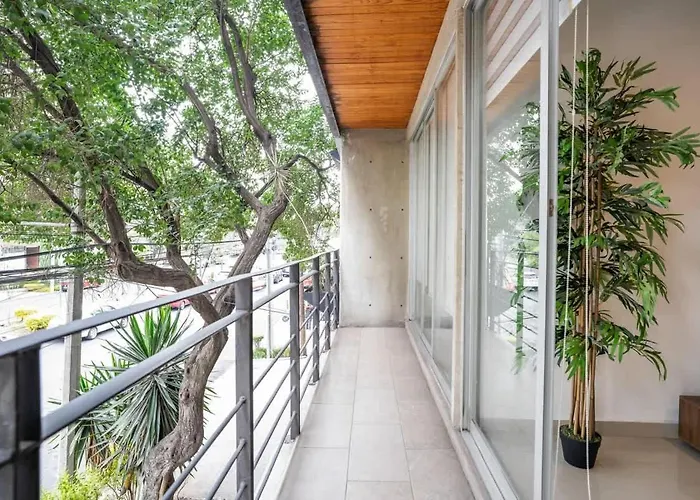 Modern 2 Bedroom Cozy Apartment